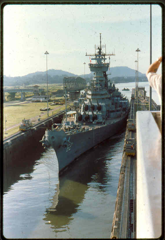 USS New Jersey BB-62 transiting Miraflores Locks, Panama Canal, 1983 — photo 11