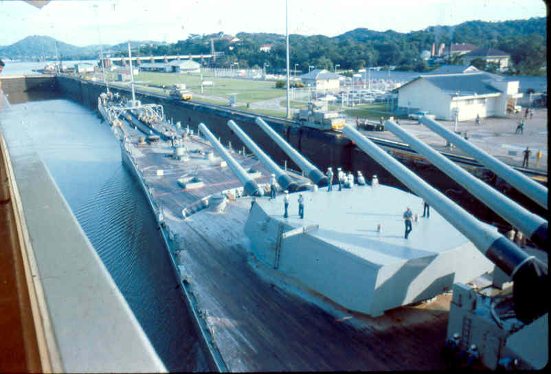 USS New Jersey BB-62 transiting Miraflores Locks, Panama Canal, 1983 — photo 14