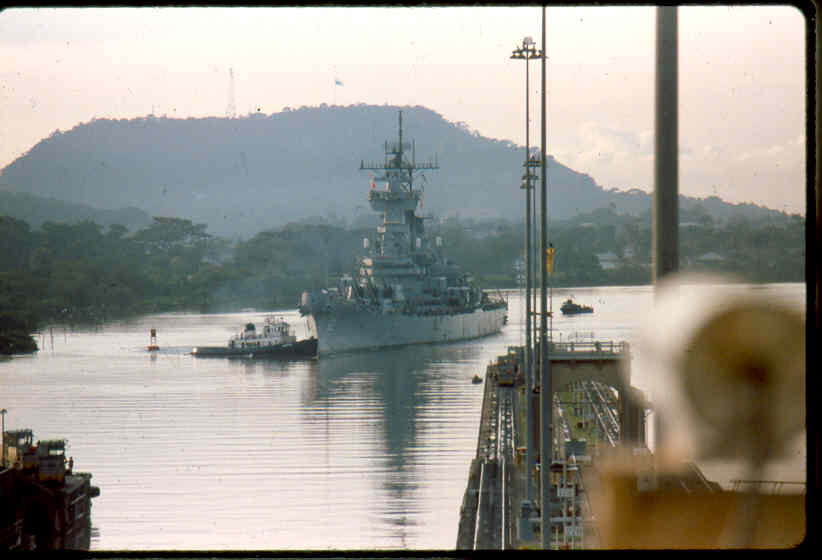 USS New Jersey BB-62 transiting Miraflores Locks, Panama Canal, 1983 — photo 2