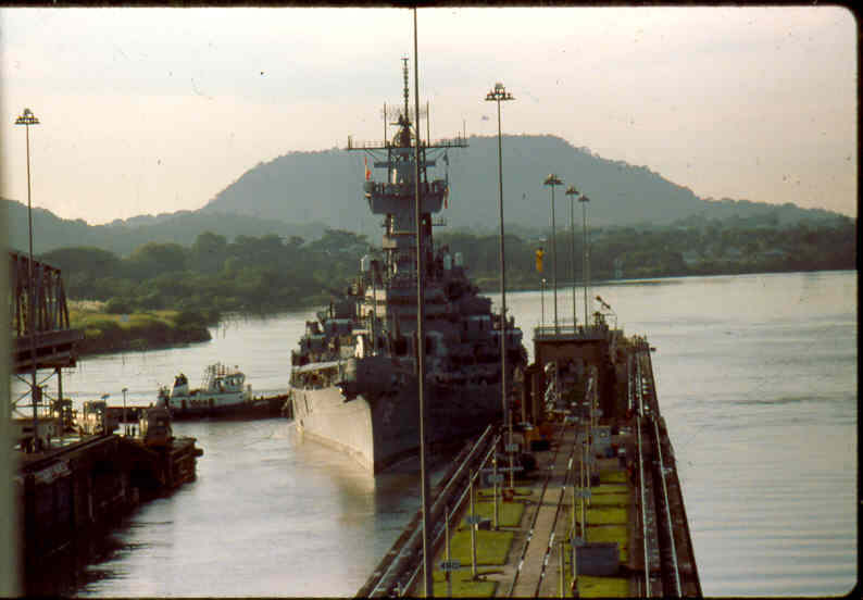 USS New Jersey BB-62 transiting Miraflores Locks, Panama Canal, 1983 — photo 3