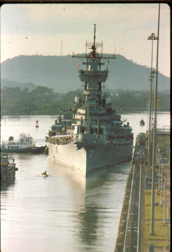 USS New Jersey BB-62 transiting Miraflores Locks, Panama Canal, 1983 — photo 4