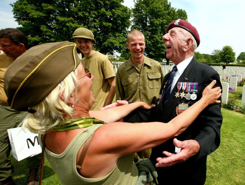 Eric Toylon 6th Airbourne glider pilot shares memories 2009