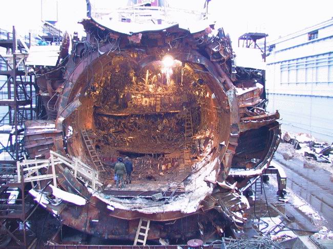 K-141 Kursk explosion and salvage damage, photo 9