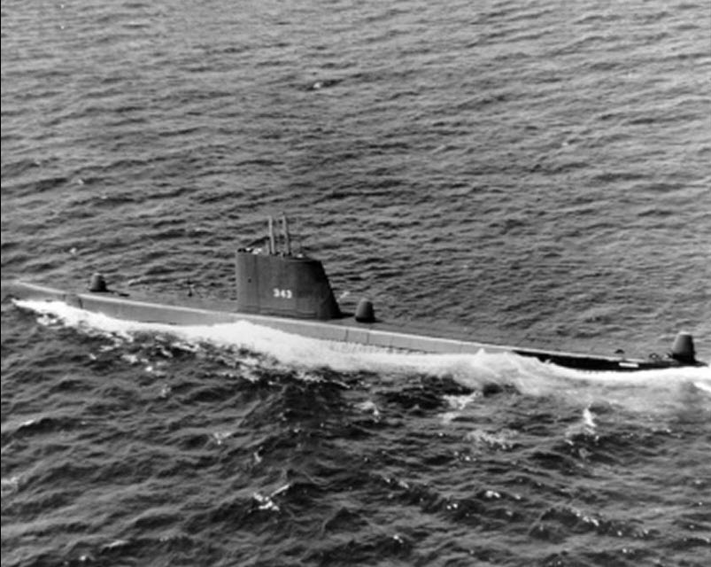 USS Clamagore SS-343 at sea